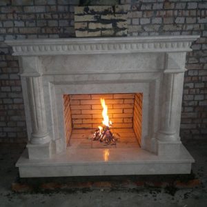 Классическая каминная облицовка с открытой топкой Классическая каминная облицовка с открытой топкой