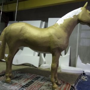 Фигура из пенопласта «Конь» Фигура из пенопласта «Конь»