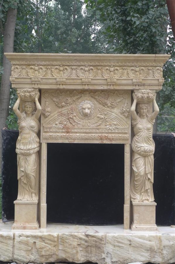 Каминная облицовка из травертина со статуями Каминная облицовка из травертина со статуями