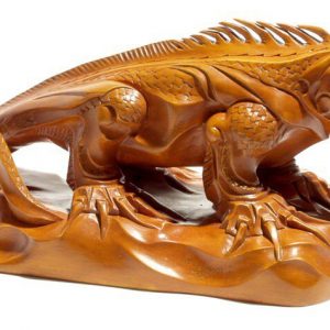 Скульптура из дерева: Фигурка игуаны Скульптура из дерева: Фигурка игуаны