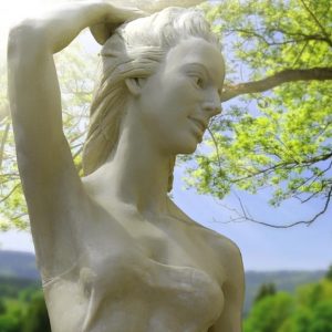 Скульптура из пенопласта и стеклопластика: Изящная девушка Скульптура из пенопласта и стеклопластика: Изящная девушка