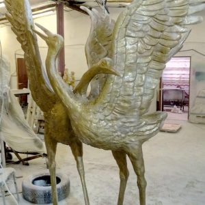 Скульптура из пенопласта и стеклопластика: Танцующие журавли Скульптура из пенопласта и стеклопластика: Танцующие журавли