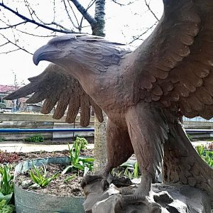 Скульптура из пенопласта: Взлетающий орел Скульптура из пенопласта: Взлетающий орел