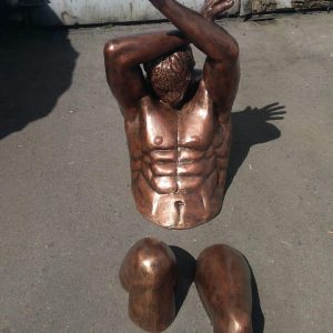 Скульптура из пенопласта и стеклопластика: Атлант Скульптура из пенопласта и стеклопластика: Атлант