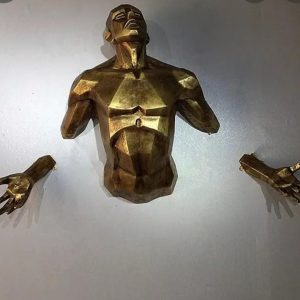 Скульптура из стеклопластика: Золотой Атлант Скульптура из стеклопластика: Золотой Атлант