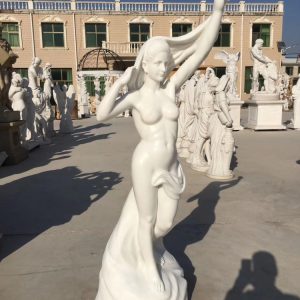 Скульптура из мрамора: Статуя из белого мрамора