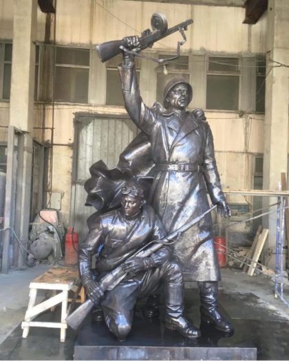 Бронзовая скульптура: Памятник героям Великой Отечественной войны
