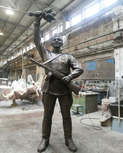 Бронзовая скульптура: Памятник народу победителю Бронзовая скульптура: Памятник народу победителю