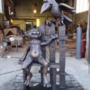 Бронзовая скульптура: Кот и ворона Бронзовая скульптура: Кот и ворона