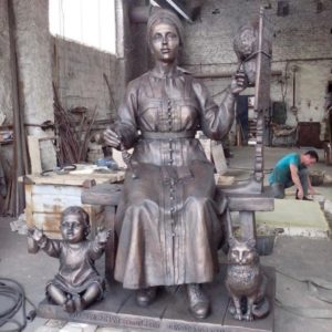 Бронзовая скульптура: Берегиня семейного очага Бронзовая скульптура: Берегиня семейного очага