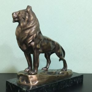 Бронзовая скульптура: Лев Бронзовая скульптура: Лев