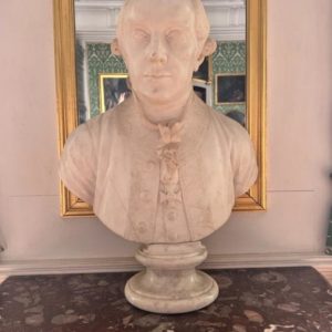 Мраморный бюст: Аристократ Мраморный бюст: Аристократ