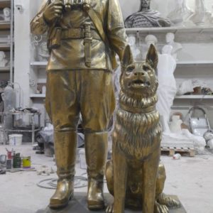 Скульптура: Пограничник с собакой Скульптура: Пограничник с собакой
