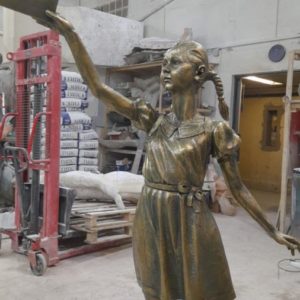 Скульптура: Девочка с косичками Скульптура: Девочка с косичками