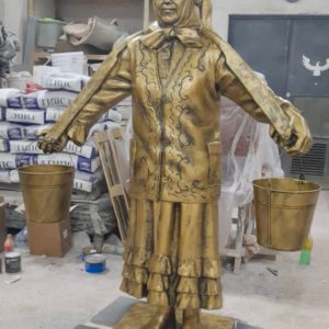 Скульптура: Татарская бабушка с коромыслом Скульптура: Татарская бабушка с коромыслом