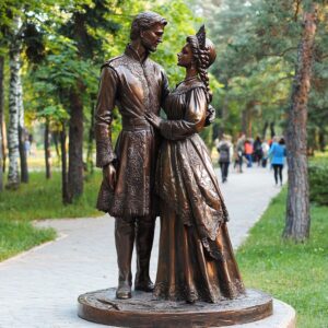 Скульптура: Сказочный принц и принцесса