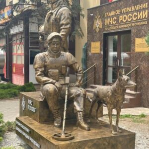 Скульптура: Герои МЧС России в Донецкой Народной Республике