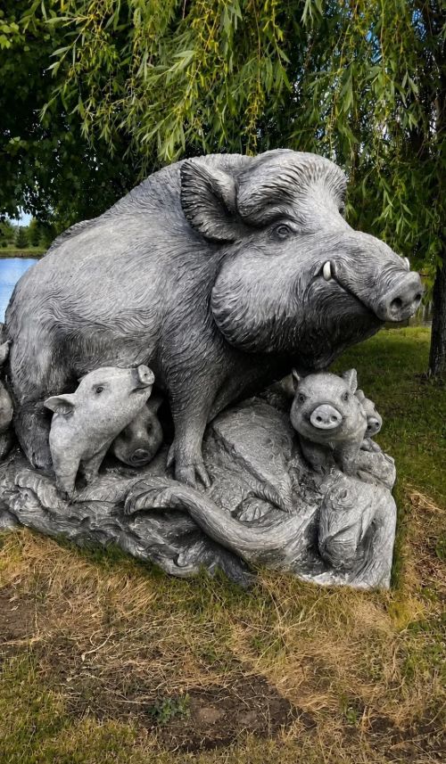 Скульптура: Семья лесных кабанов